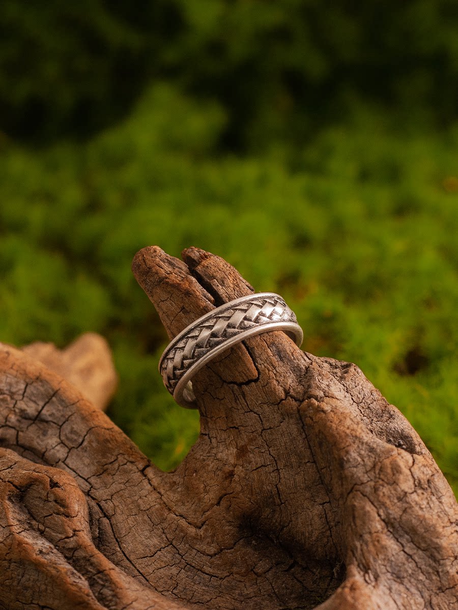 “Woven Memories” | 7mm Vintage Woven Ring