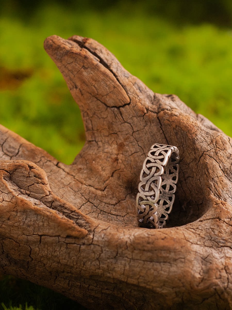 “Eternal Knot” | 6mm Interwoven Celtic Knot Vintage Ring