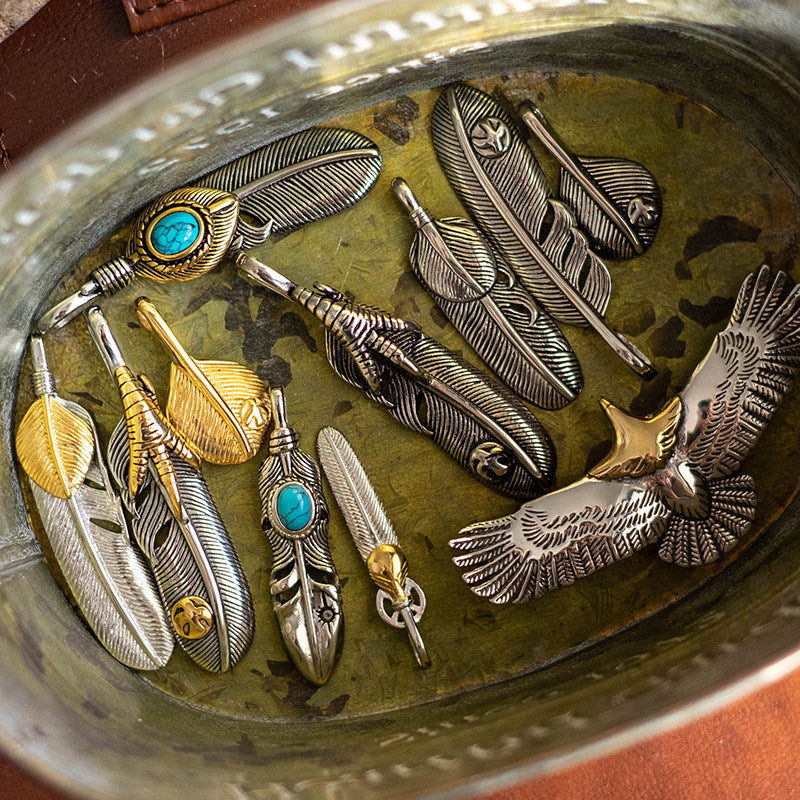 Japanese Street Feather Pendant Necklace