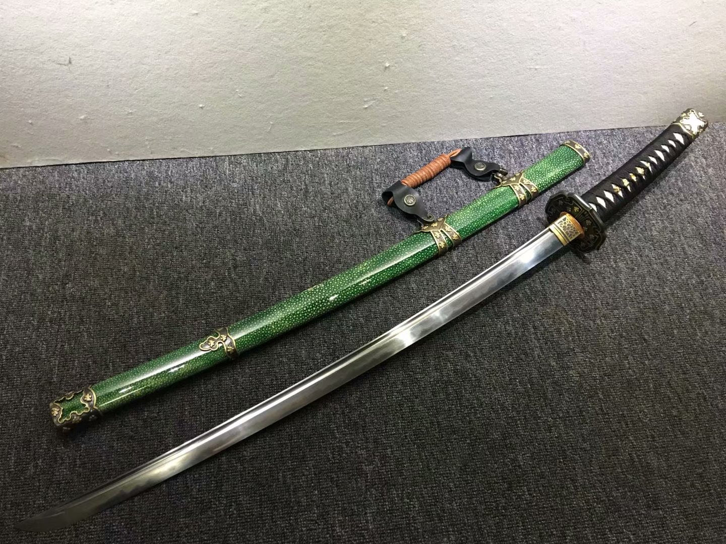 Nihontou katana,Green skin scabbard,Damascus steel burn blade,Brass,Full tang