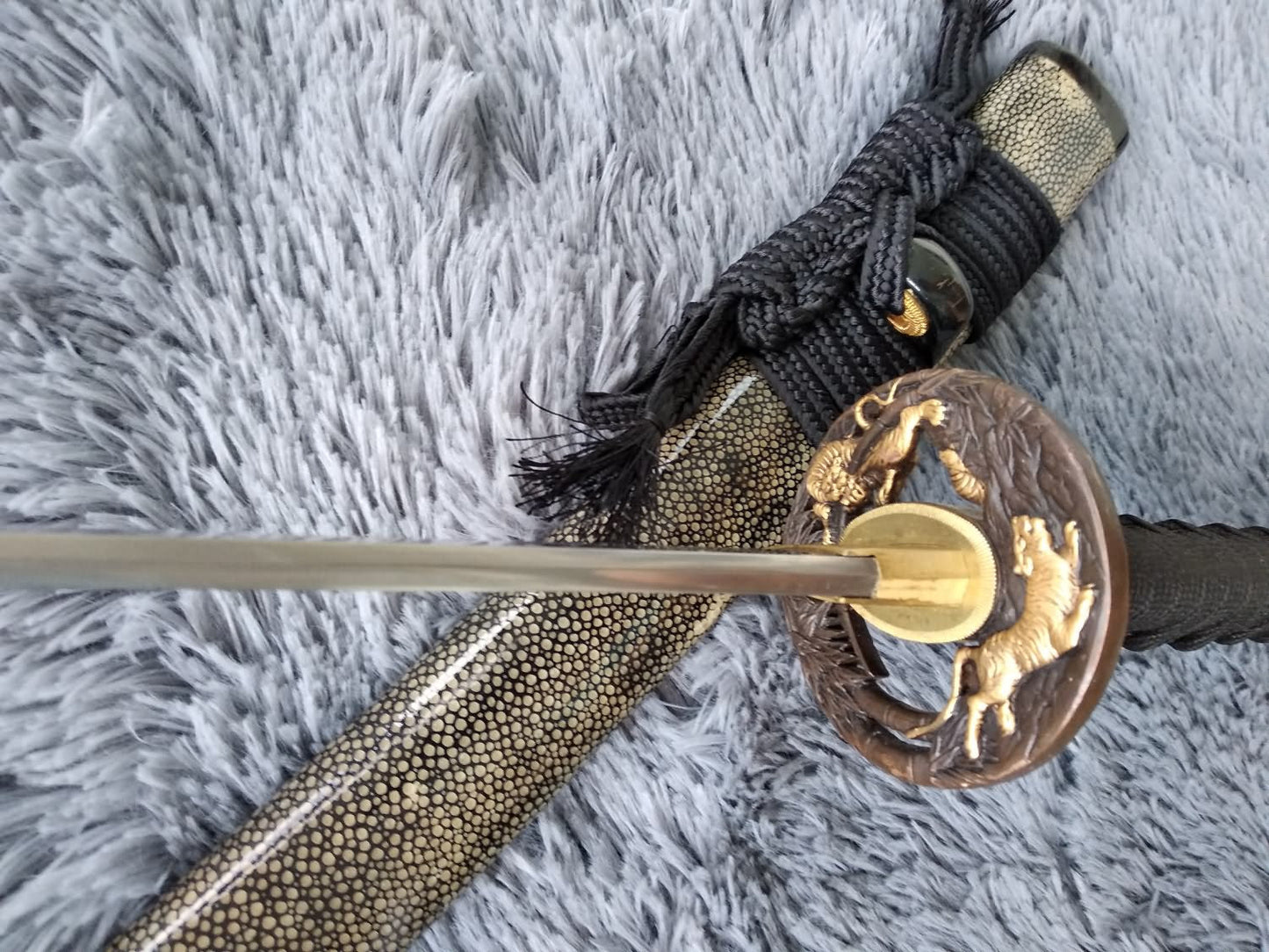 Samurai sword,Katana,Damascus steel burn blade,Skin scabbard,Brass tosogu