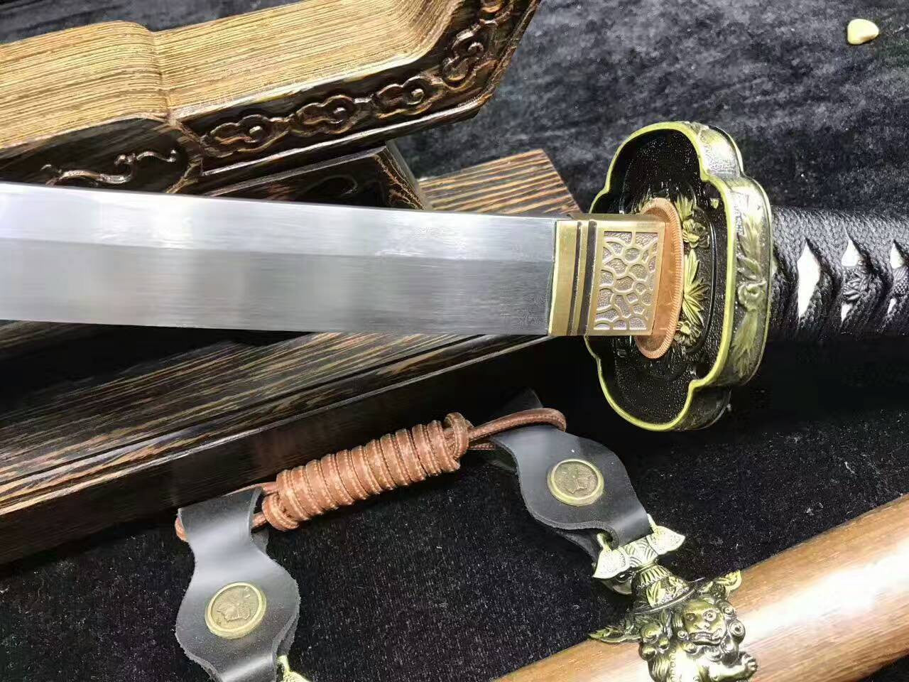 Nihontou Tachi,Nodachi(Folded steel,Rosewood scabbard,Alloy tosogu)Full tang