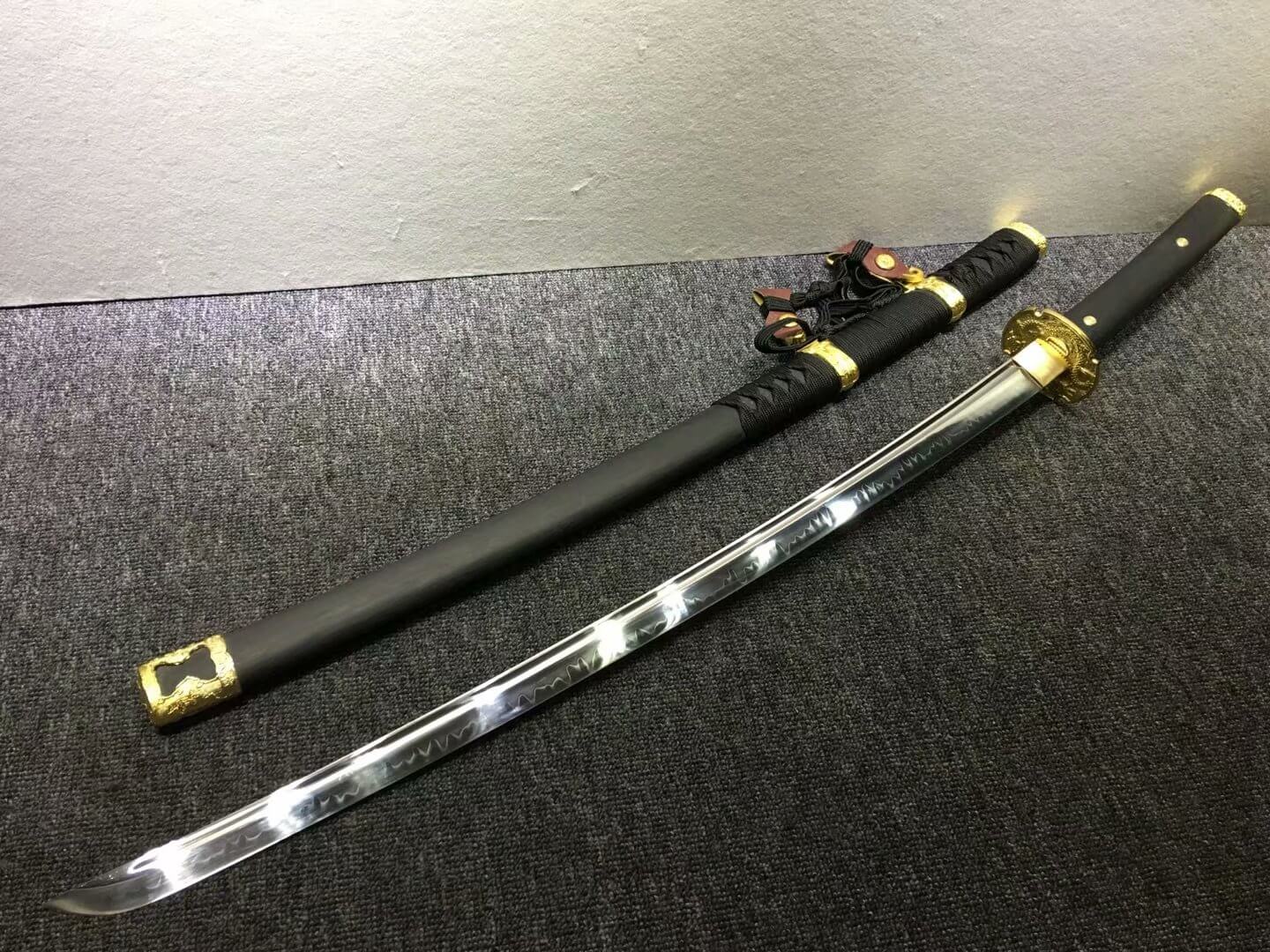 Nihontou Tachi/Katana/High carbon steel burn blade,Black wood,Alloy tosogu