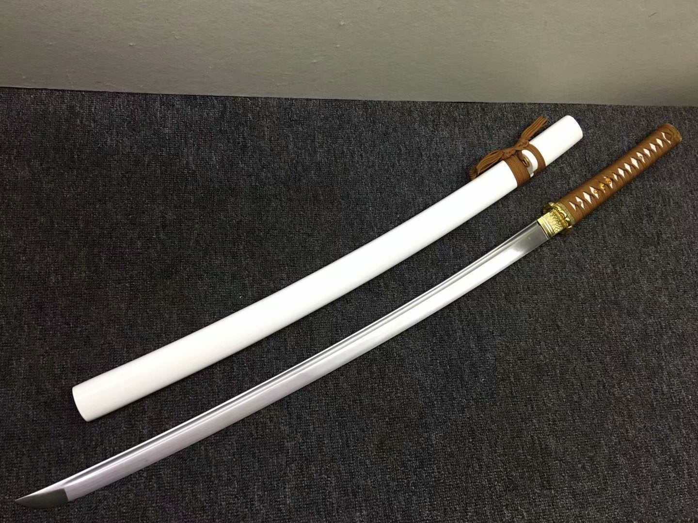 Nihontou katana,kendo,Medium carbon steel blade,White scabbard,Alloy